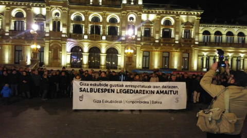 Manifestación que pide que Izar se quede con su madre