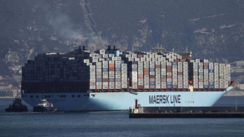 El barco 'McKinney Moller', de Maersk Line, a su salida del puerto de Algeciras. EFE/A.Carrasco Ragel