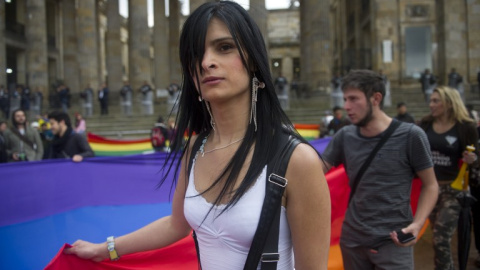 Activistas en favor de los derechos de las personas LGTBi se manifiestan en Colombia a favor del matrimonio igualitario. AFP