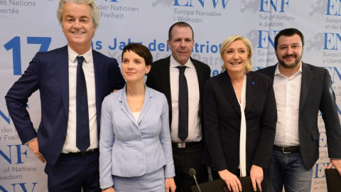 Geert Wilders, Frauke Petry, Harald Vilimsky, Marine Le Pen y Matteo Salvini, durante una rueda de prensa tras la reunión de Coblenza. - AFP