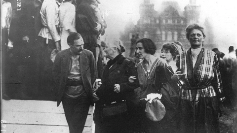 Clara Zetkin, primera por la izquierda. III Congreso del Komintern, Moscú, 1921.