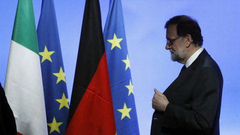 El presidente del Gobierno, Mariano Rajoy, al finalizar la rueda de prensa ofrecida tras la cumbre a cuatro celebrada este lunes en el Palacio de Versalles, en Francia. EFE/Juan Carlos Hidalgo