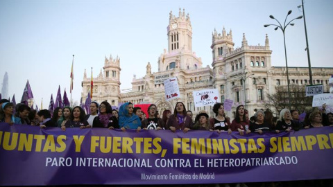 Un momento de la manifestación con motivo del Día Internacional de la Mujer en Madrid. EFE/Mariscal