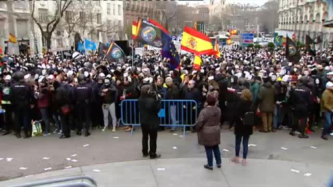 Manifestación de policías frente al Congreso por la equiparación salarial