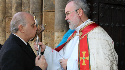 El anterior ministro de Interior, Jorge Fernández Díaz, demostró en repetidas ocasiones su devoción religiosa.