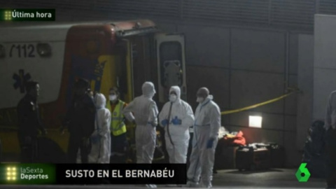 Agentes de TEDAX en el exterior del Santiago Bernabéu. /LA SEXTA DEPORTES