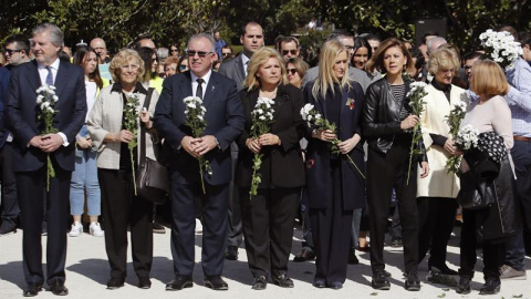 Méndez de Vigo, Carmena, Cifuentes, Cospedal y Becerril, en el Retiro. / J.C. HIDALGO