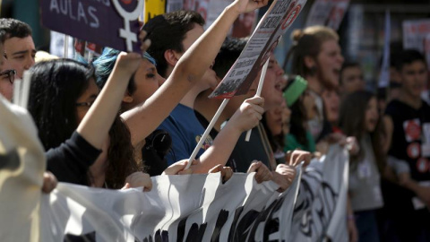 Manifestación convocada por el Sindicato de Estudiantes con motivo de la huelga general en la enseñanza pública, que ha partido de Atocha y finaliza en la madrileña Puerta del Sol. EFE/Sergio Barrenechea