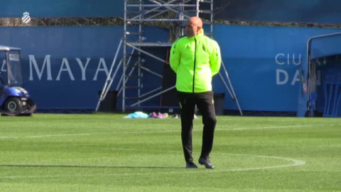 El Espanyol entrena bajo la atenta mirada del presidente