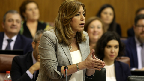 Susana Díaz, presidenta de la Junta de Andalucía, responde a una pregunta formulada durante la sesión de control. Parlamento de Andalucía