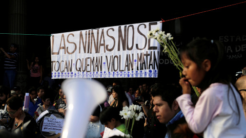 People take part in a protest to demand justice for the victims of a fire at the Virgen de Asuncion children's shelter, in front of the National Palace in Guatemala City, Guatemala, March 11, 2017. REUTERS/Saul Martinez