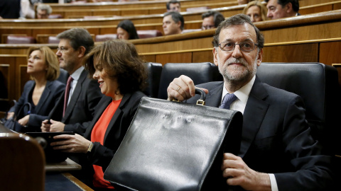 El presidente del Gobierno, Mariano Rajoy, en el hemícilo del Congreso de los Diputados poco antes de la sesión plenaria donde ha expuesto las conclusiones del último Consejo Europeo EFE/Mariscal