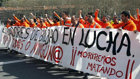 Marcha de estibadores en Bilbao hace unos días. EFE/Luis Tejido