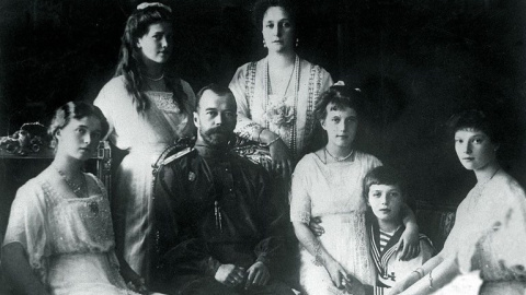 Fotografía de 1914 del zar Nicolás II y su familia. - AFP