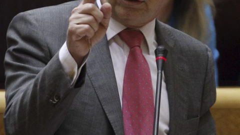 El ministro de Hacienda y Función Pública, Cristóbal Montoro, durante su intervención en la sesión de control al Gobierno esta tarde en el Senado, en Madrid. EFE/Fernando Alvarado