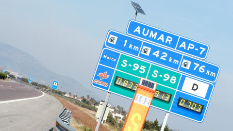 Cartel en la autopista AP-7.