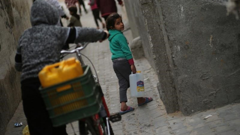 Agua, un derecho del que aún se ven privados 663 millones de personas. / REUTERS