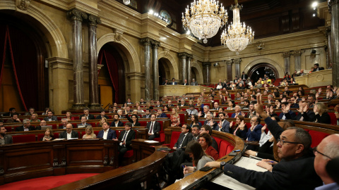 El pleno del Parlament durante la votació de los Presupuestos catalanes para 2017. REUTERS/Albert Gea