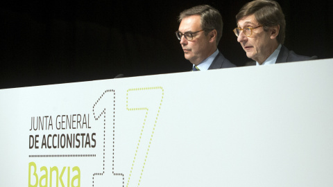 El presidente de Bankia, Jose Ignacio Goirigolzarri, junto al consejero delegado, José Sevilla, durante la junta de accionistas de la entidad. EFE/Kai Försterling