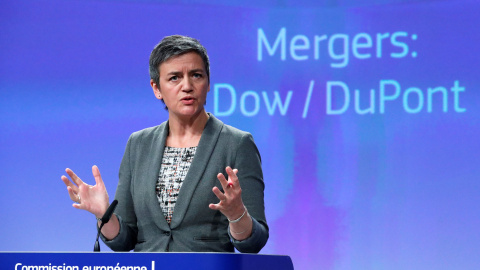 La comisaria europea de Competencia, Margrethe Vestager,en la rueda de prensa sobre la fusión entre Dow Chemical y DuPont. REUTERS/Yves Herman