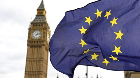 La bandera de la UE, ante el Big Ben de Londres. EFE/ANDY RAIN