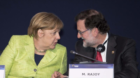 Merkel y Rajoy, en Malta este jueves. EFE/Tarek Mohamed