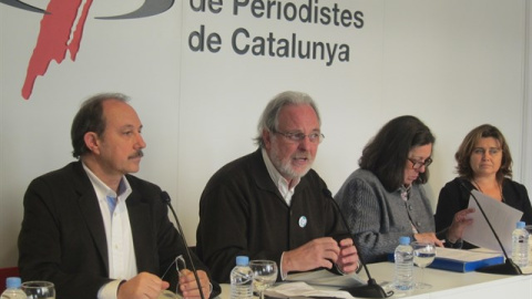 Martí Olivella, al centre, al costat de Xavier Masllorens i l'actual diputada de la CUP Gabriela Serra, en un acte de 2013 contra un hipotètic exèrcit català. EUROPA PRESS