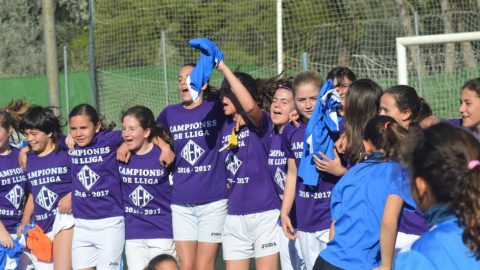 Las jugadoras del AEM Lleida celebra su victoria.- AME