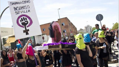 La procesión del coño insumiso en Sevilla / EFE