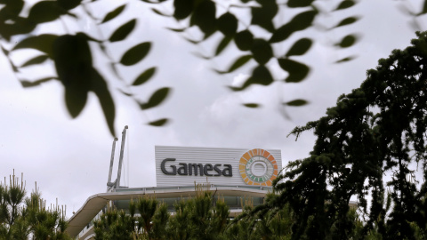 El logo de Gamesa, en su sede en Madrid. REUTERS/Andrea Comas