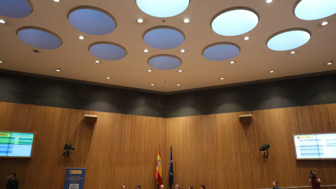 Vista de la rueda de prensa del ministro de Hacienda, Cristóbal Montoro, con los altos cargos de su departamento en el Congreso de los Diputados para presentar el proyecto de Ley de Presupuestos Generales del Estado (PGE) para 2017. EFE/J. 