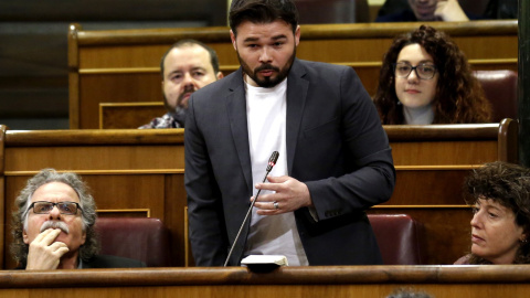 El portavoz ERC, Gabriel Rufián, durante su intervención en la sesión de control al Gobierno, en el pleno del Congreso de los Diputados.EFE/Sergio Barrenechea