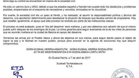 Comunicado que la banda terrorista ETA ha emitido, en el que declara que "ya es una organización desarmada".