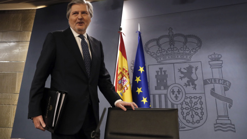 El portavoz del Gobierno y ministro de Cultura, Íñigo Méndez Vigo, durante la rueda de prensa posterior al Consejo de Ministros en el Palacio de La Moncloa.EFE/Ballesteros