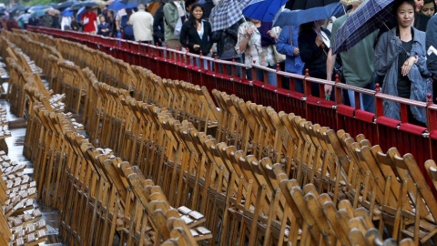 Las cifras se disparan hasta los 789,55 euros por un palco de seis sillas en esta zona cercana a la Catedral y al Ayuntamiento de Sevilla. EFE