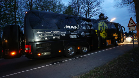 El autobús del Borussia Dortmund. - REUTERS