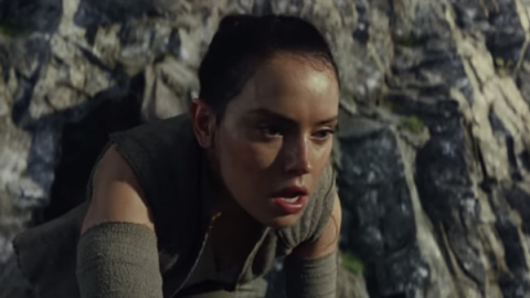 Daisy Ridley, que interpreta a Rey, en un momento del tráiler.