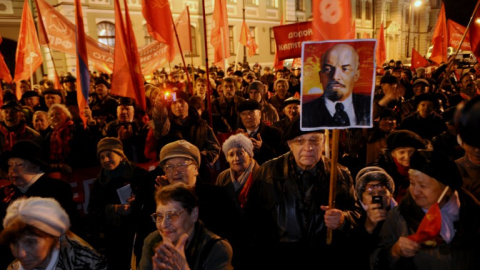 Manifestación de miembros del Partido Comunista ruso en 2013 en el centro de San Petersburgo. - AFP