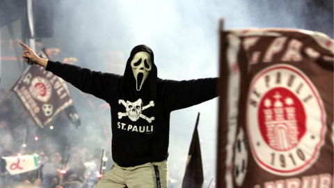 La afición del St. Pauli durante un reciente encuentro.- REUTERS