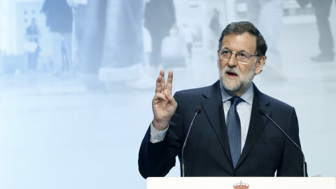 El presidente del Gobierno, Mariano Rajoy, durante su intervención en la inauguración de la jornada sobre infraestructuras en el Palau de Congresos de Catalunya en Barcelona. EFE/Andreu Dalmau