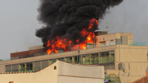 Imagen del incendio de este lunes 24 de abril / TWITTER