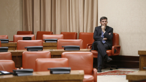 El secretario de Estado de Presupuestos, Alberto Nadal, momentos antes de su comparecencia en la Comisión de Presupuestos, en el Congreso de los Diputados. EFE/Emilio Naranjo