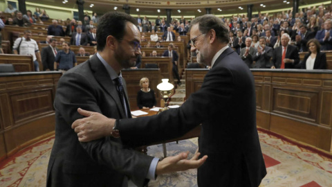 Antonio Hernando y Rajoy en el Congreso. EFE