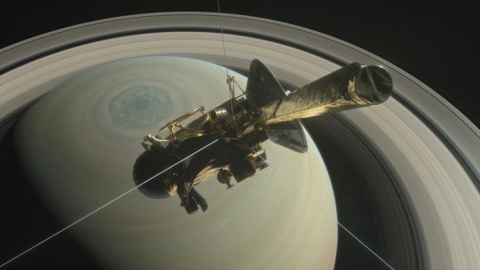 Ilustración que muestra la nave Cassini que se dispone a adentrarse en la órbita del planeta Saturno y sus anillos interiores como parte final de su misión espacial. NASA/EFE