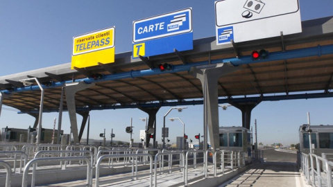 Un peaje de la autopista italiana A1, operada por Autostrade, una filial del grupo Atlantia.