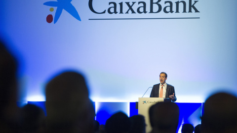 El consejero delegado de CaixaBank, Gonzalo Gortázar, durante la celebración de la junta general ordinaria de accionistas de la entidad. EFE/Marta Pérez