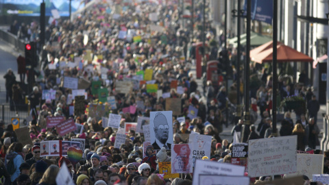 Imagen de la multitudinaria manifestación contra Trump en la capital británica / REUTERS