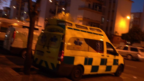 Aplausos al personal sanitario del Hospital Macarena