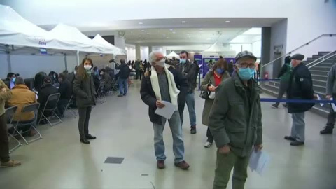 Vacunaciones masivas en el estadio nacional de Francia, en París