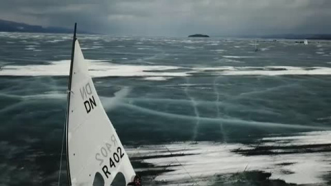 Regata en el lago Baikal de Rusia, helado